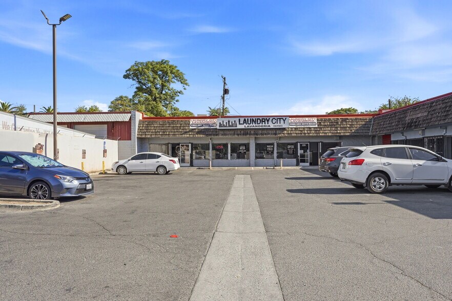 2143 E Belmont Ave, Fresno, CA à vendre - Photo de l’immeuble – Image 1 sur 5