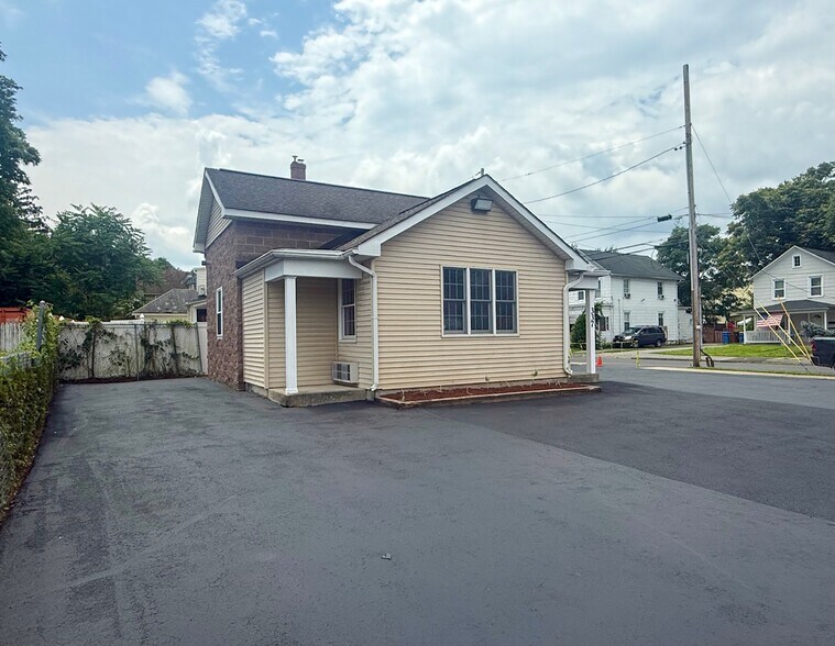 337 Broadway, Kingston, NY à vendre - Photo de l’immeuble – Image 3 sur 13