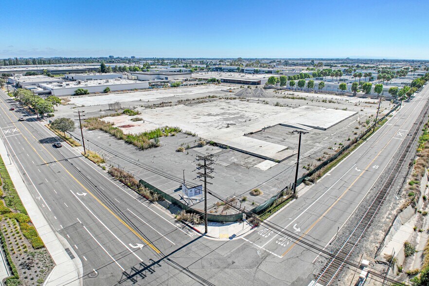 801 S Acacia Ave, Fullerton, CA à vendre - Aérien – Image 3 sur 5
