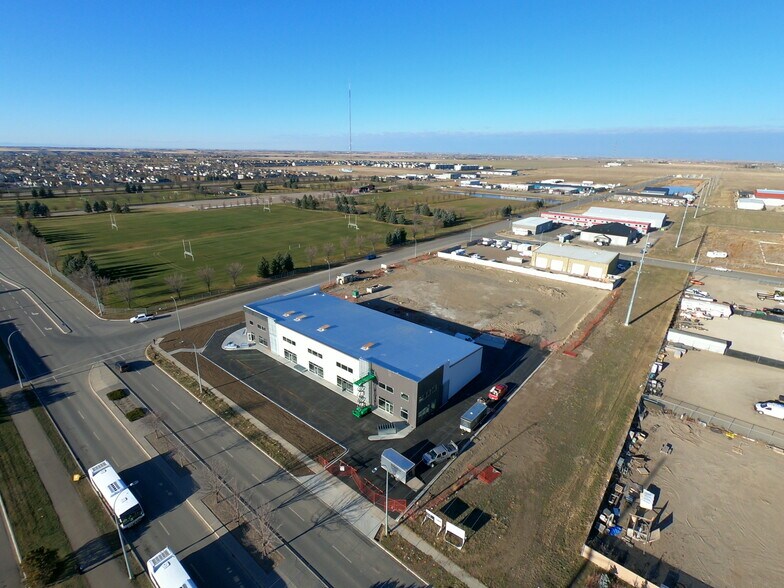 3233 30 St N, Lethbridge, AB à louer - Photo de l’immeuble – Image 2 sur 7