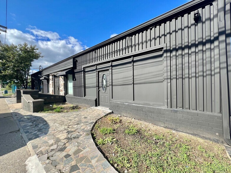 560 Tarrytown Rd, White Plains, NY à louer - Photo de l’immeuble – Image 2 sur 25