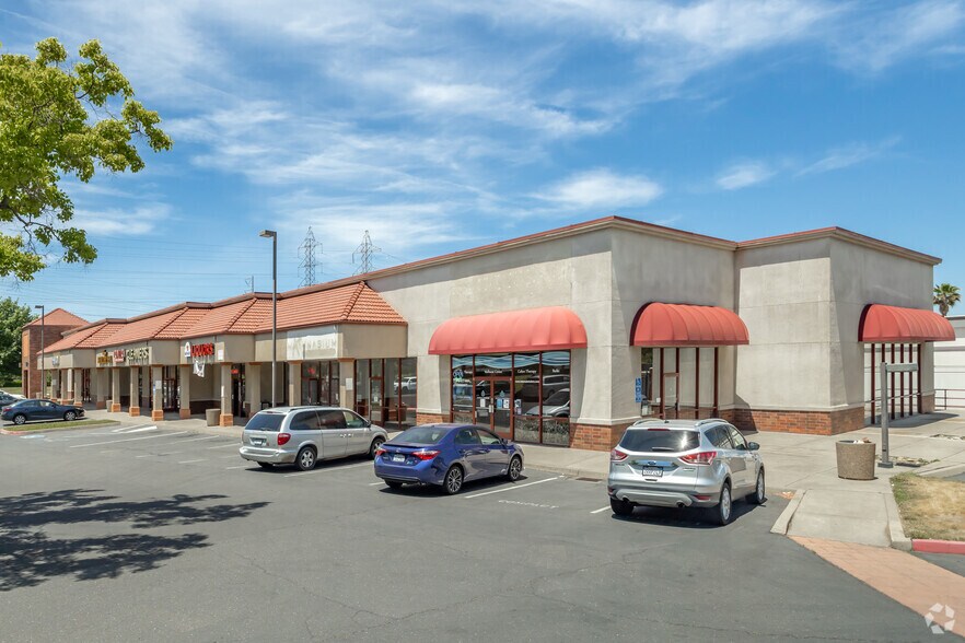 302-324 S Lexington Dr, Folsom, CA à louer - Photo de l’immeuble – Image 2 sur 6
