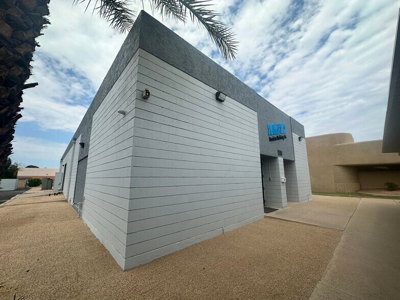 2214 W Huntington Dr, Tempe, AZ à louer - Photo de l’immeuble – Image 2 sur 16