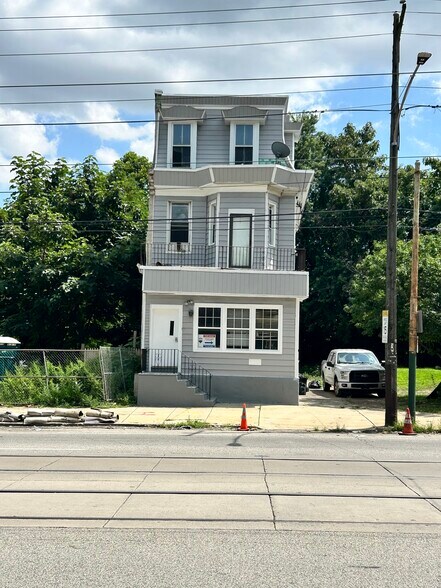 3918 W Girard Ave, Philadelphia, PA à vendre - Photo principale – Image 1 sur 11