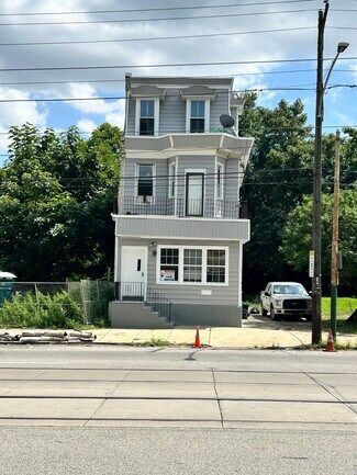 Plus de détails pour 3918 W Girard Ave, Philadelphia, PA - Logement à vendre