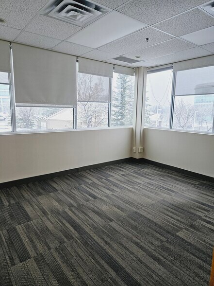 51 Sunpark Dr SE, Calgary, AB à louer - Photo intérieure – Image 3 sur 10