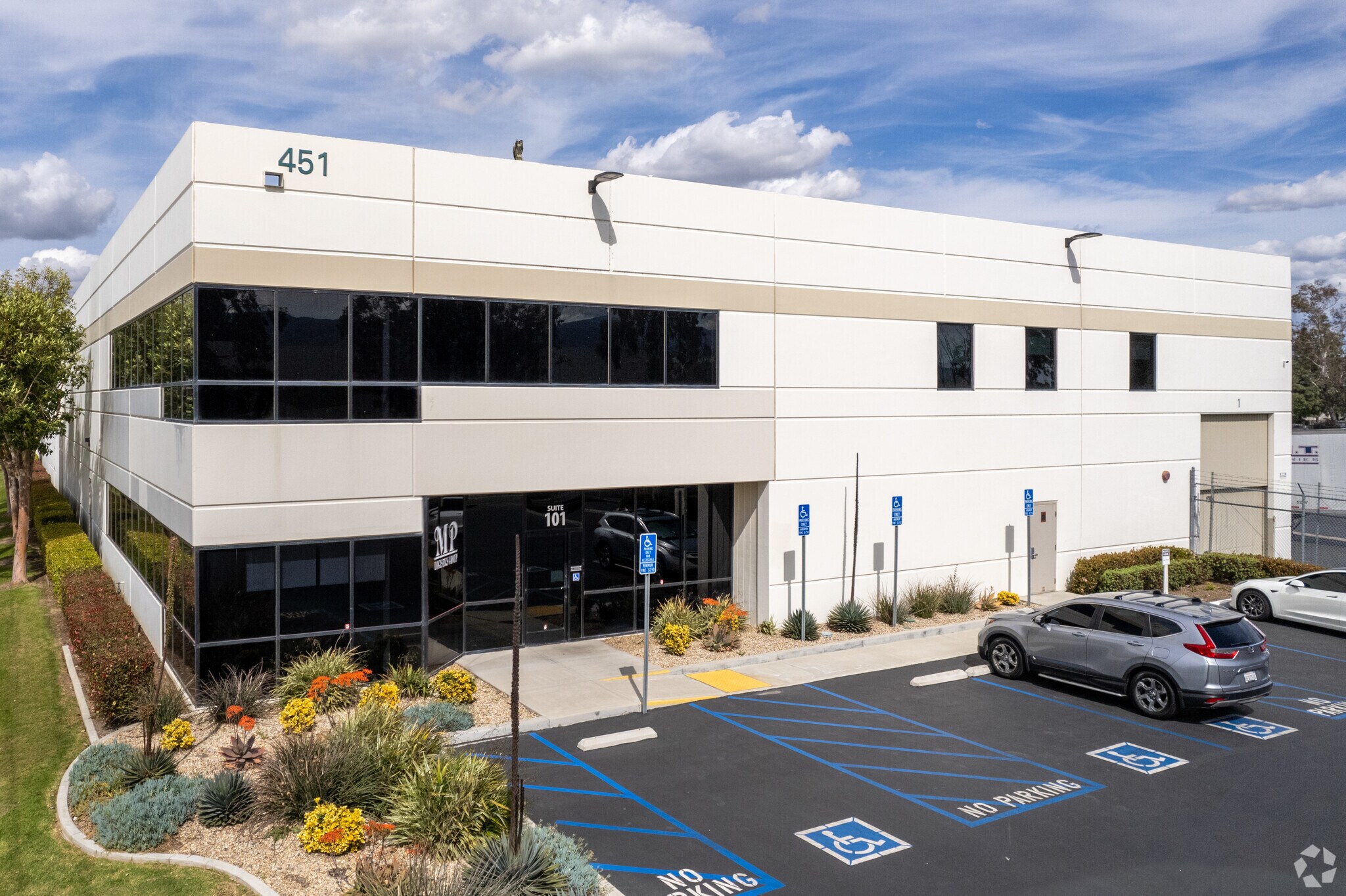 451 N Cota St, Corona, CA à louer Photo principale– Image 1 sur 9