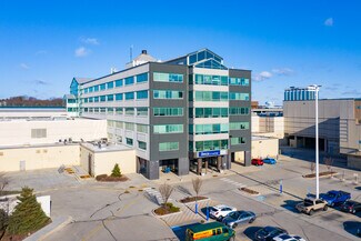 Plus de détails pour 2500 N Mayfair Rd, Wauwatosa, WI - Bureau à louer