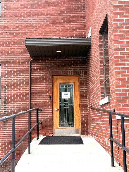 1225 7th St, Columbus, IN à louer - Photo de l’immeuble – Image 2 sur 11