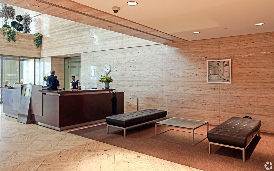 277 Front St W, Toronto, ON à louer - Hall d’entrée – Image 3 sur 8