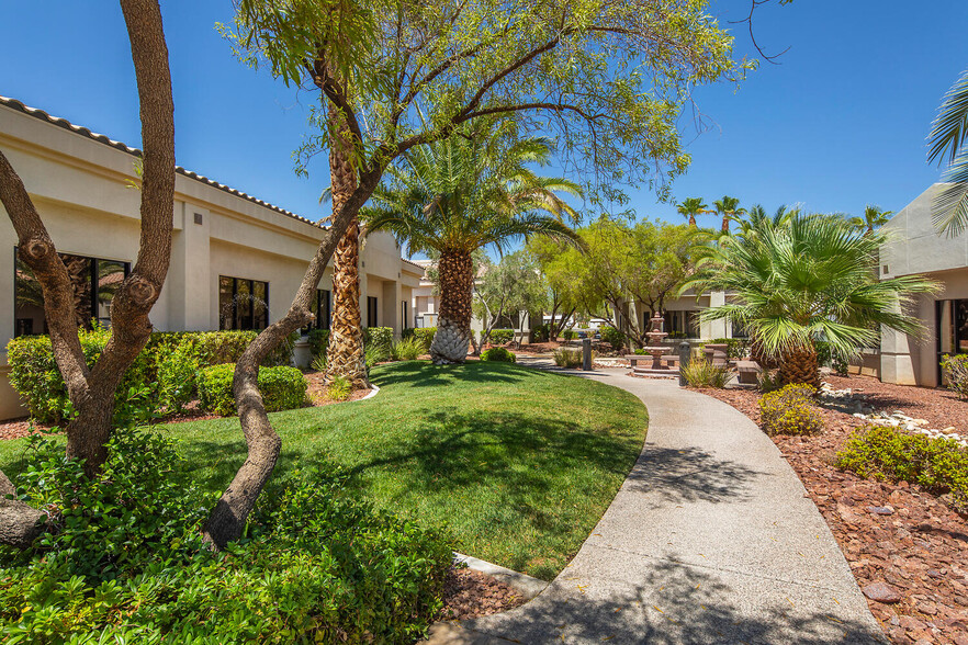 7860 W Sahara Ave, Las Vegas, NV à vendre - Photo de l’immeuble – Image 3 sur 71