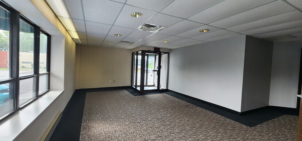 390 Pierce St, Kingston, PA à louer - Photo de l’immeuble – Image 2 sur 11