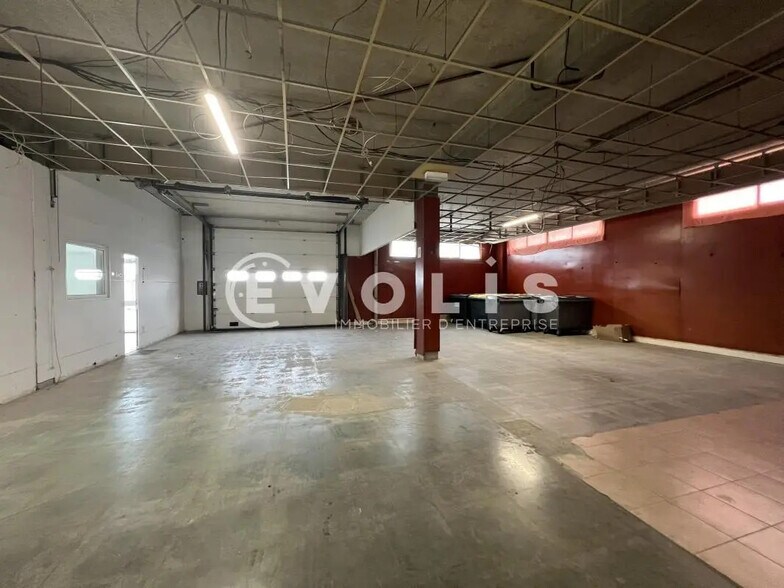 Local d’activités dans Neuilly-Plaisance à louer - Photo de l’immeuble – Image 3 sur 32