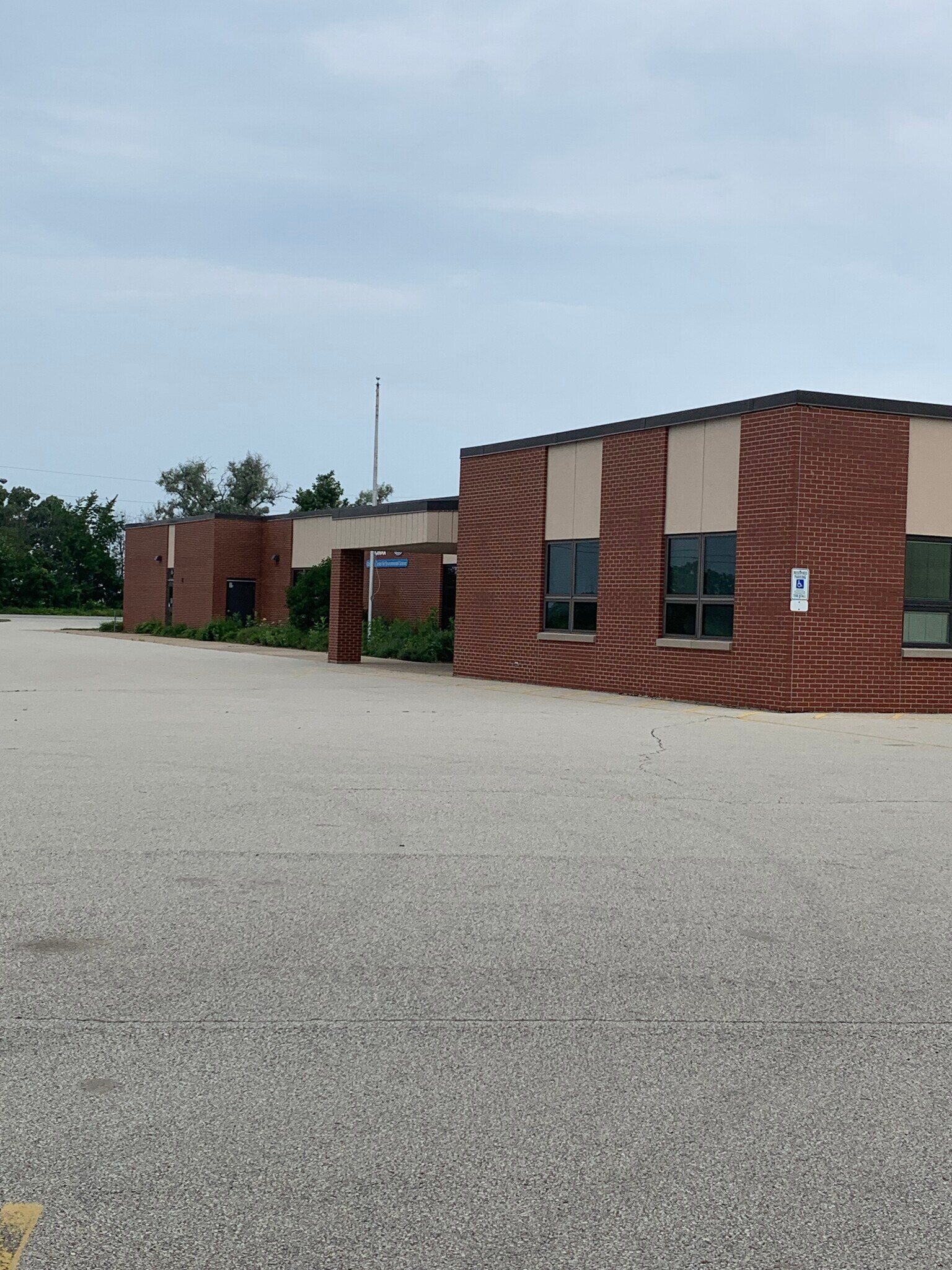 3994 Wequiock Rd, Green Bay, WI à louer Photo de l’immeuble– Image 1 sur 19