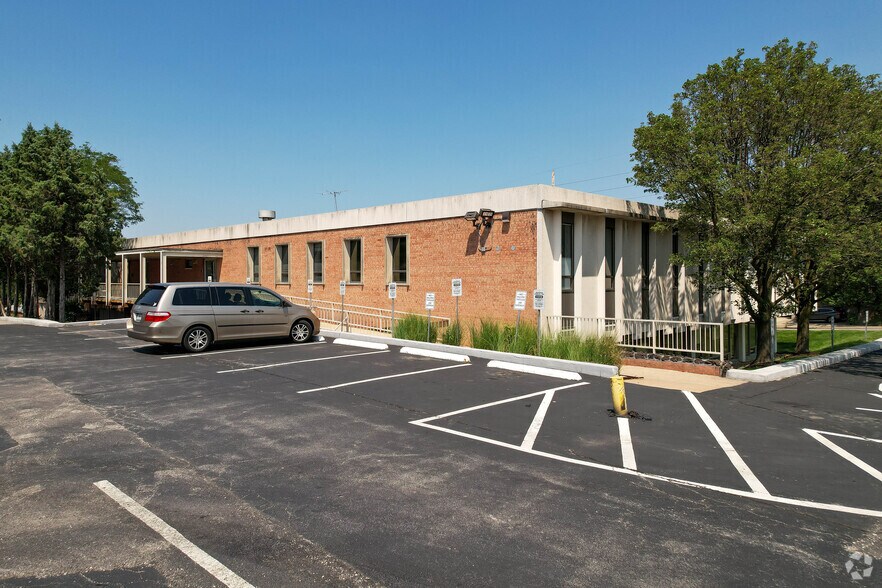 2025 S Brentwood Blvd, Brentwood, MO à louer - Photo de l’immeuble – Image 3 sur 5