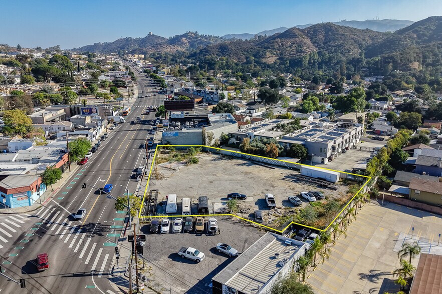 7636 Foothill Blvd, Tujunga, CA à louer - Photo de l’immeuble – Image 3 sur 12