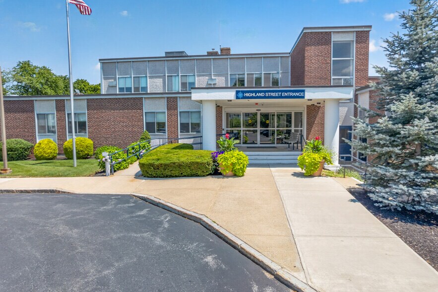 24 Morrill Pl, Amesbury, MA à louer - Photo de l’immeuble – Image 1 sur 4