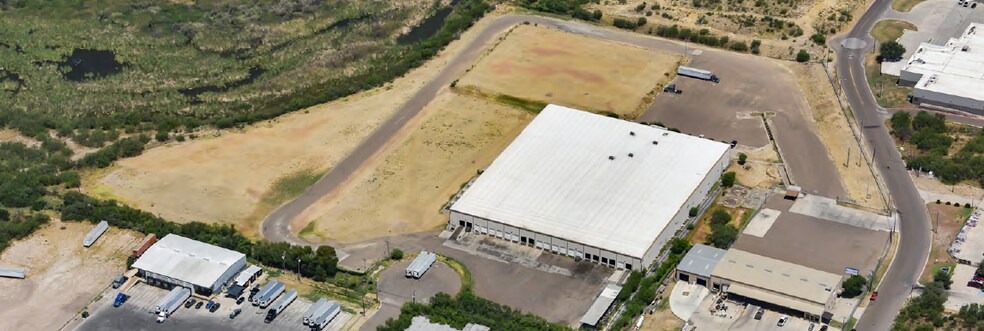 1820 Aguila Azteca, Laredo, TX à louer - Photo de l’immeuble – Image 3 sur 12