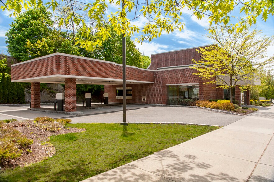 1289 Boston Post Rd, Larchmont, NY à vendre - Photo de l’immeuble – Image 3 sur 5