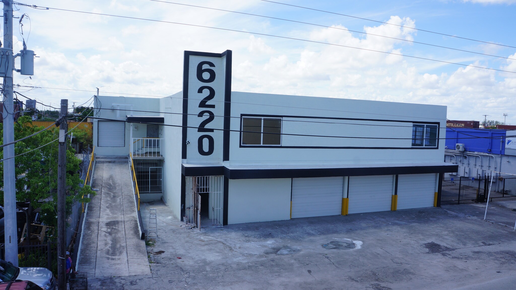 6220 NW 37th Ave, Miami, FL à louer Photo de l’immeuble– Image 1 sur 4