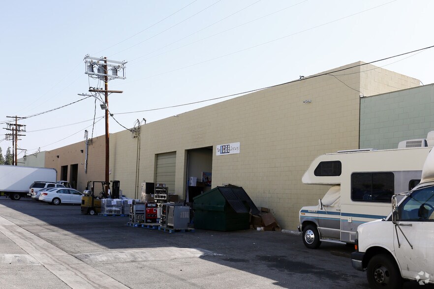 8831-8833 Shirley Ave, Northridge, CA à louer - Photo de l’immeuble – Image 3 sur 3