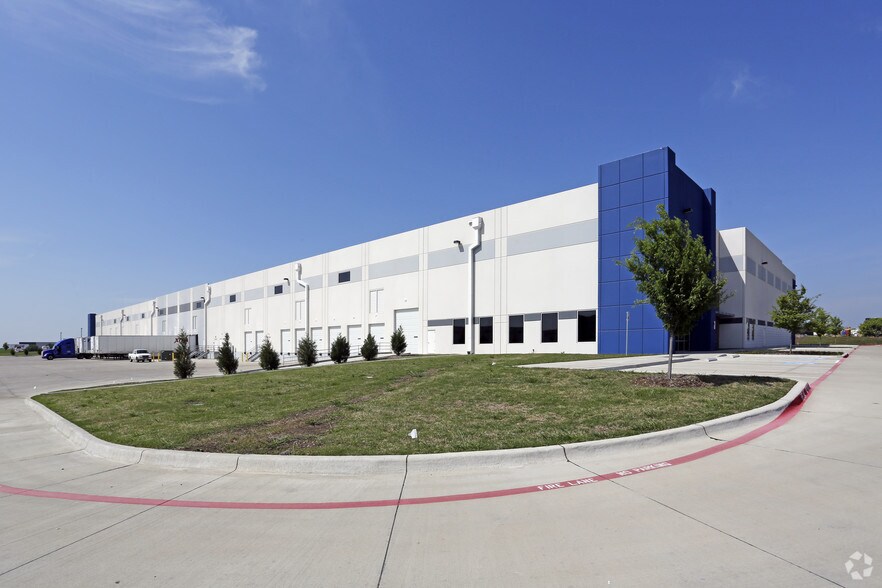 2300 Arbrook Blvd, Arlington, TX à louer - Photo de l’immeuble – Image 2 sur 24