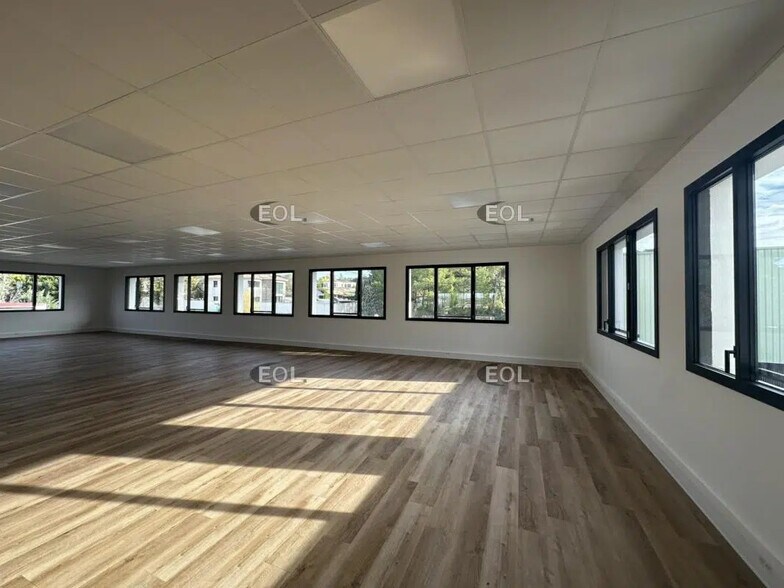 480 Route De Berre, Éguilles à louer - Photo de l’immeuble – Image 2 sur 3