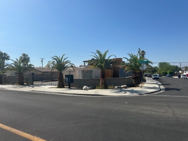 74330 Alessandro Dr, Palm Desert, CA à vendre - Photo de l’immeuble – Image 2 sur 6