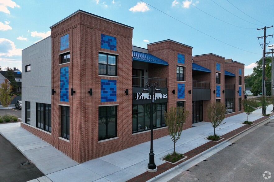 113 Mill St, Fenton, MI à louer - Photo principale – Image 1 sur 5
