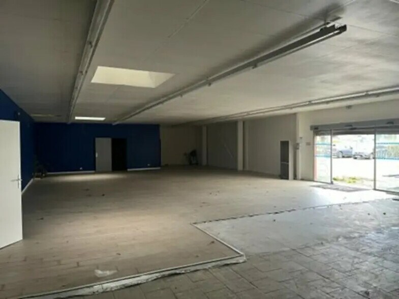 Local commercial dans Yainville à louer - Photo intérieure – Image 2 sur 4