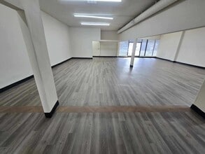 9727-9743 Somerset Blvd, Bellflower, CA à louer Photo intérieure– Image 1 sur 2