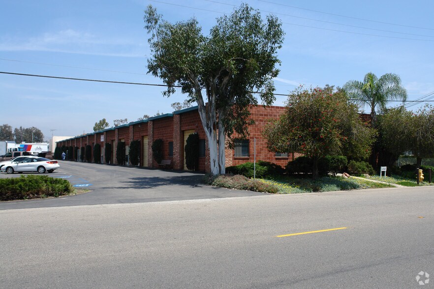 1310-1344 Industrial Ave, Escondido, CA à louer - Photo de l’immeuble – Image 2 sur 14