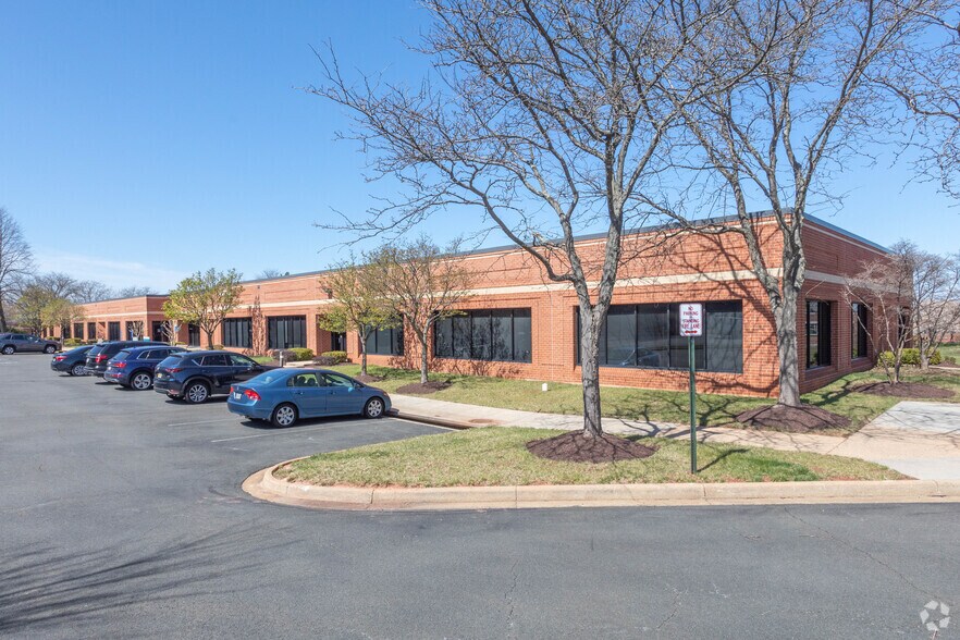 46020 Manekin Plz, Dulles Town Center, VA à louer - Photo de l’immeuble – Image 1 sur 3