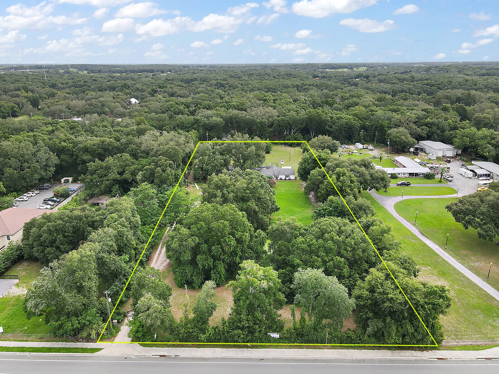 635 CR 466A, Fruitland Park, FL à vendre Photo de l’immeuble– Image 1 sur 27