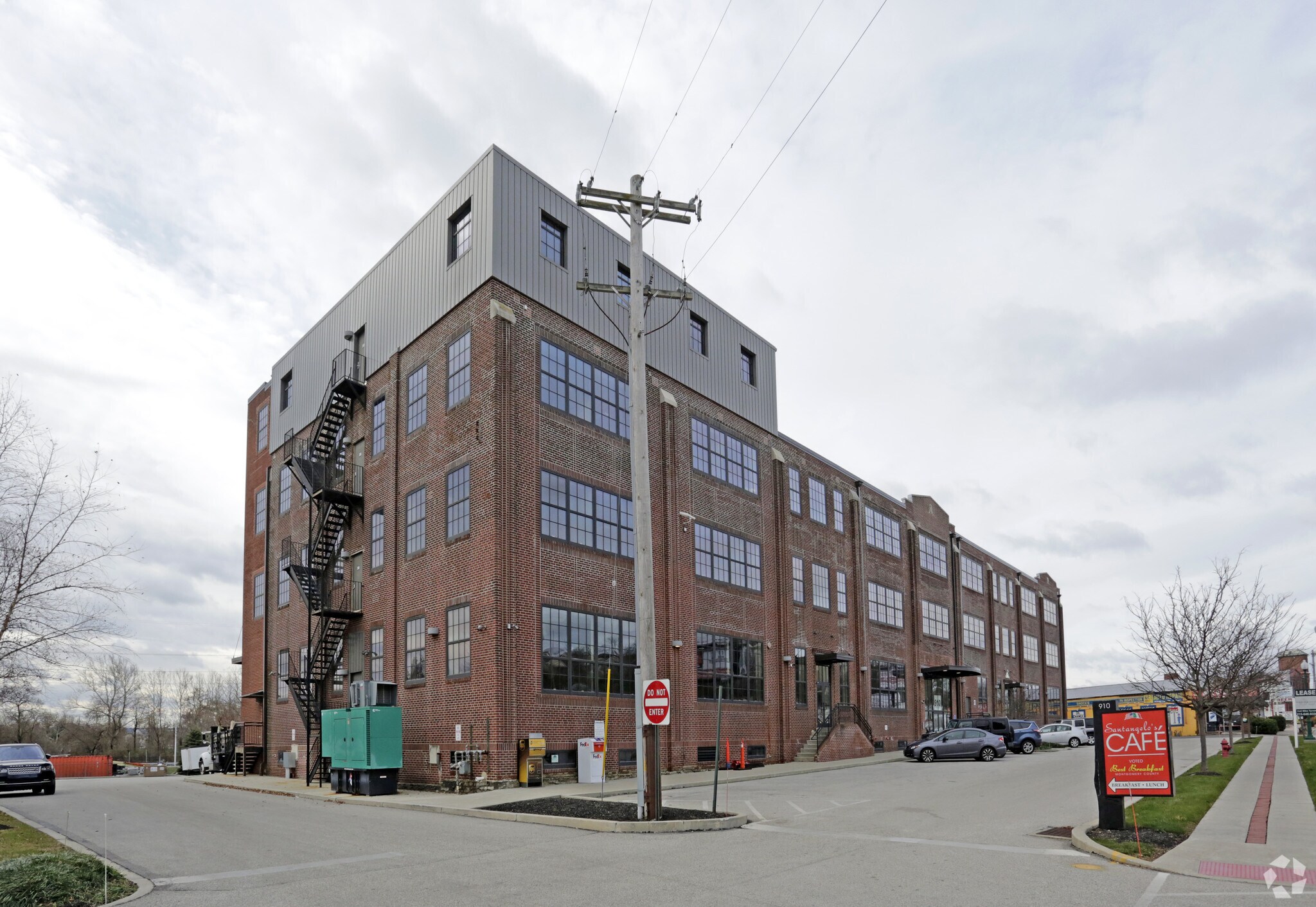 910 E Main St, Norristown, PA à louer Photo principale– Image 1 sur 16