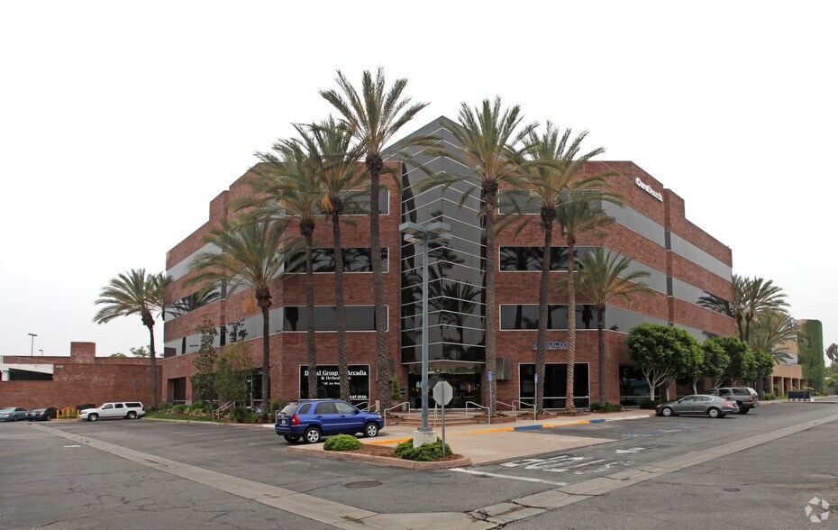 440 E huntington Dr, Arcadia, CA à louer - Photo de l’immeuble – Image 1 sur 10