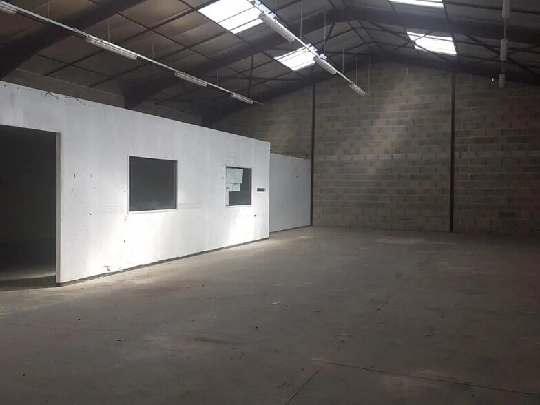 Industriel/Logistique dans Craponne à louer - Photo intérieure – Image 1 sur 7