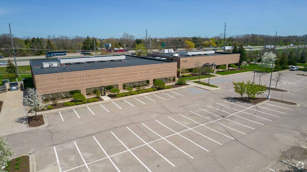 22630 Haggerty Rd, Farmington Hills, MI à louer - Photo de l’immeuble – Image 3 sur 7