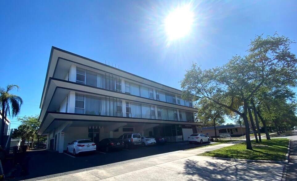 3554 1st Ave N, Saint Petersburg, FL à louer - Photo de l’immeuble – Image 3 sur 8