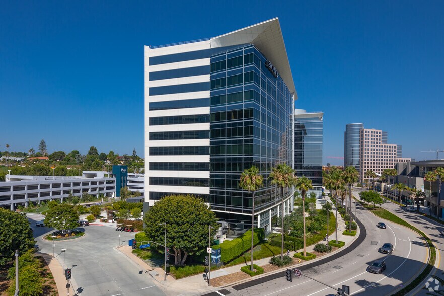 6080 Center Dr, Los Angeles, CA à louer - Photo principale – Image 1 sur 11