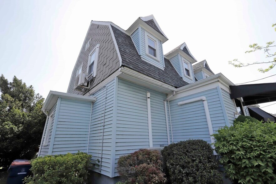 66 Rockdale Ave, New Bedford, MA à vendre - Photo de l’immeuble – Image 3 sur 33