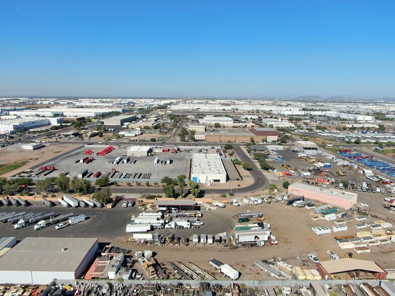 2836 S 49th Ave, Phoenix, AZ à louer - Photo de l’immeuble – Image 2 sur 4