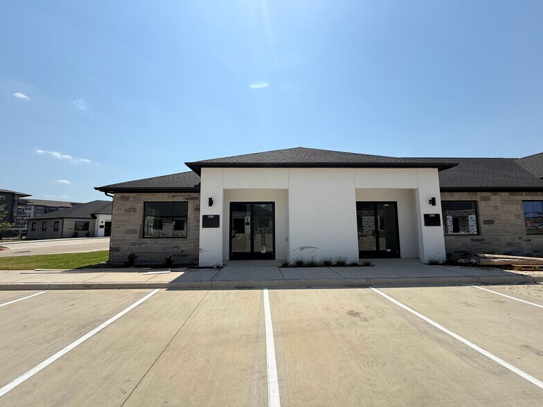 6000 Alma Rd, McKinney, TX à louer - Photo de l’immeuble – Image 1 sur 37