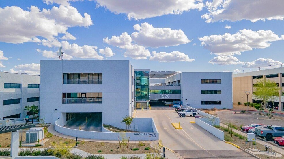 1520 S Dobson Rd, Mesa, AZ à louer - Photo de l’immeuble – Image 3 sur 19