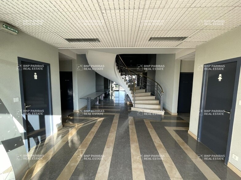 60 Rue Du Champ Des Cannes, Beaune à louer - Photo de l’immeuble – Image 3 sur 11