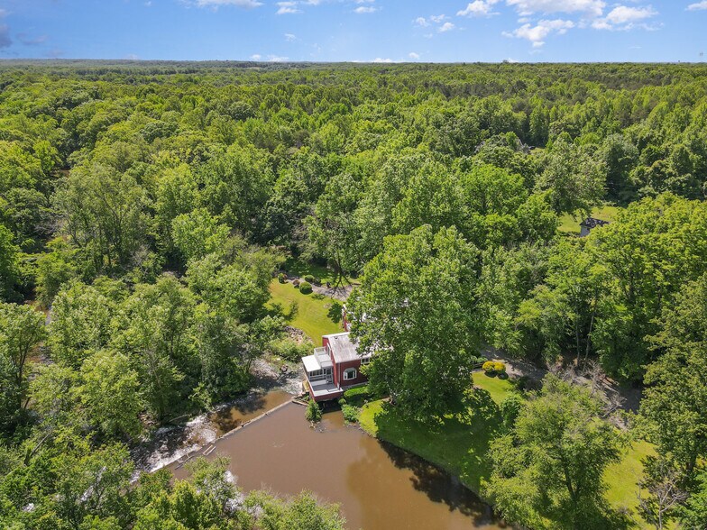 6908 S Roxbury Mill Rd, Spotsylvania, VA à vendre - Photo de l’immeuble – Image 2 sur 35