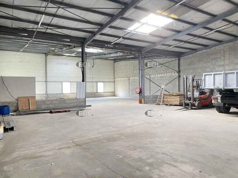 Industriel/Logistique dans Toussieu à louer - Photo de l’immeuble – Image 3 sur 17