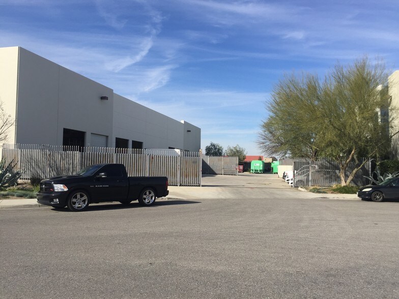 5206 Young St, Bakersfield, CA à louer - Photo de l’immeuble – Image 3 sur 5