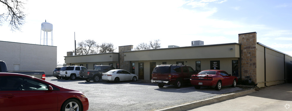 3630 W Pioneer Pky, Arlington, TX à louer - Photo de l’immeuble – Image 3 sur 5
