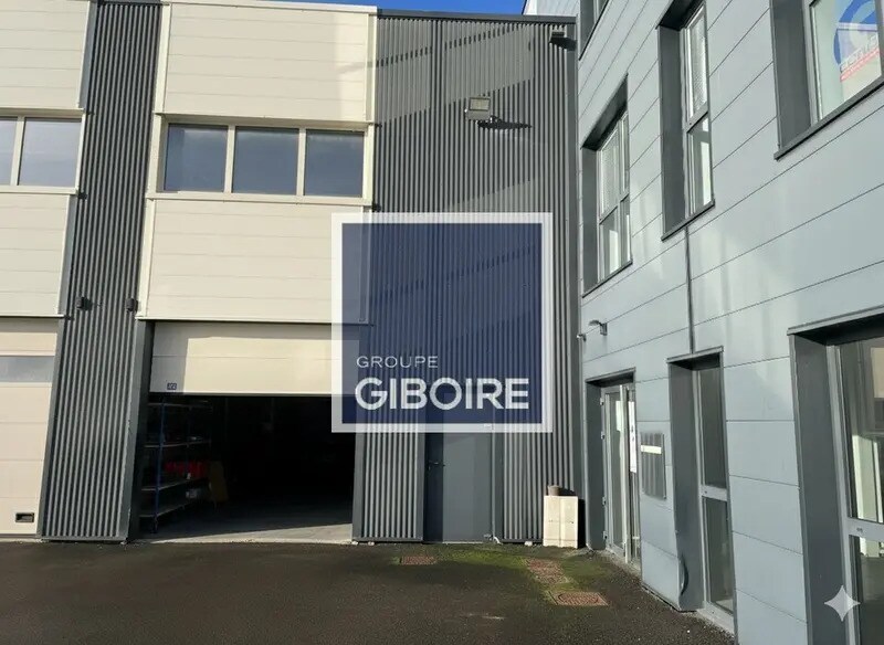 Industriel/Logistique dans Noyal-Châtillon-sur-Seiche à louer Photo de l’immeuble– Image 1 sur 10
